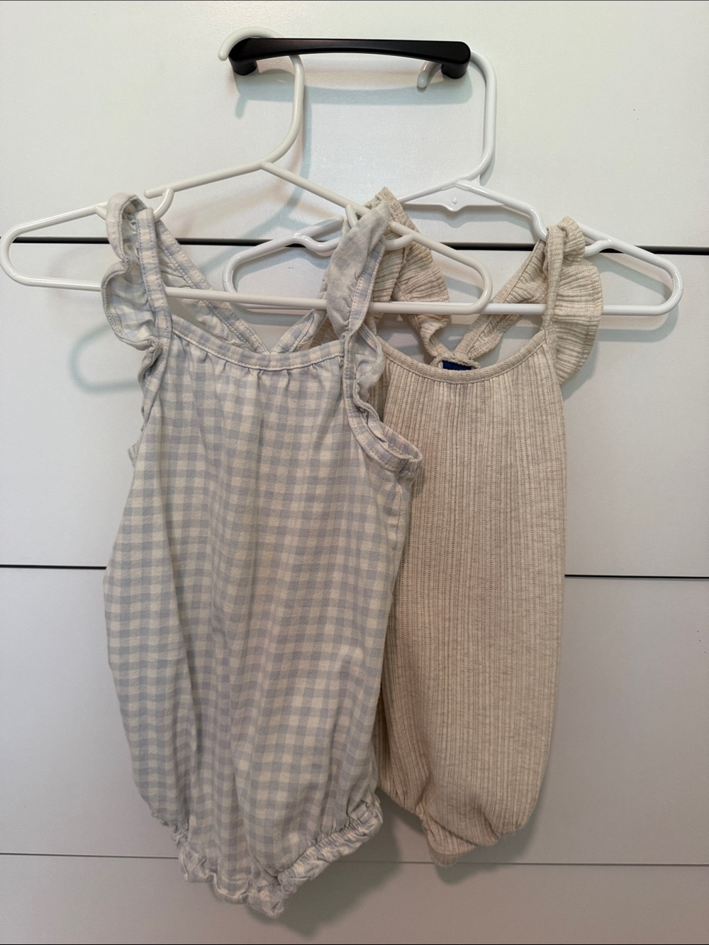 Old Navy baby/toddlee Blue Gingham & Cream Ribbed Rompers Set